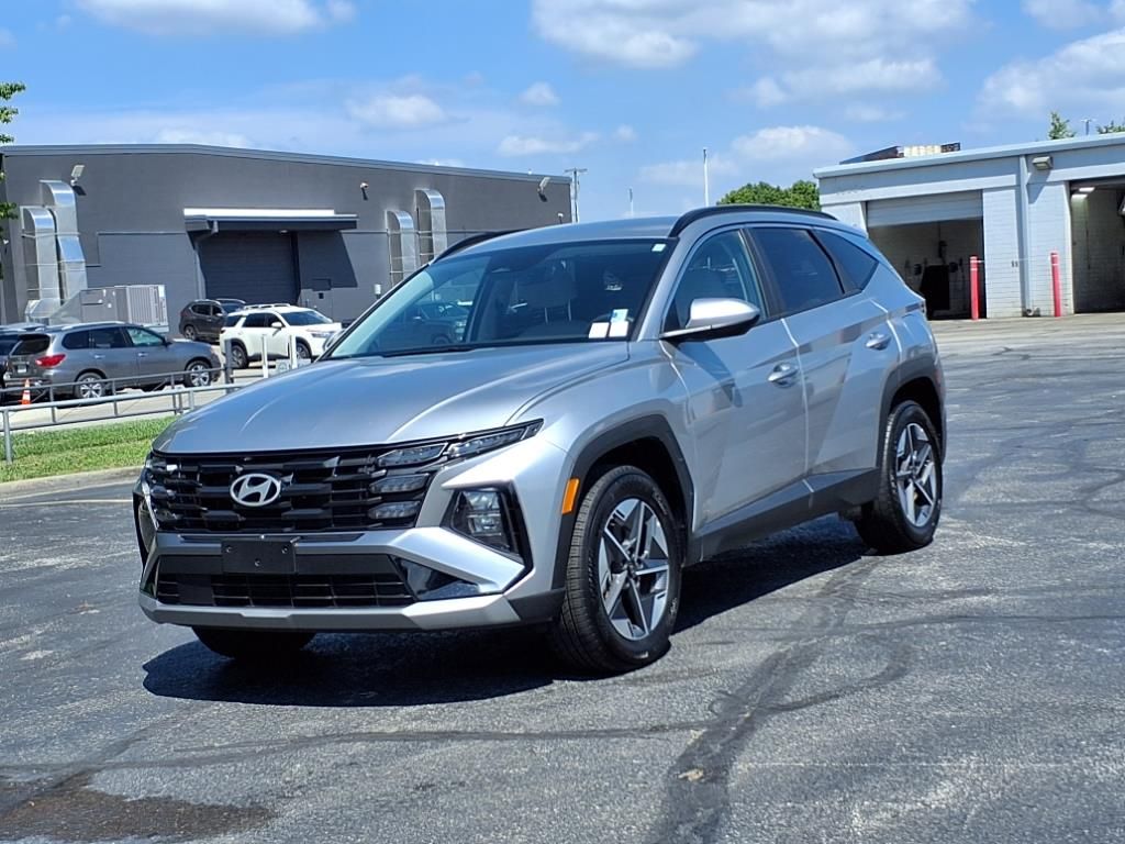 Used 2025 Hyundai Tucson SEL with VIN 5NMJBCDE2SH481829 for sale in Kansas City