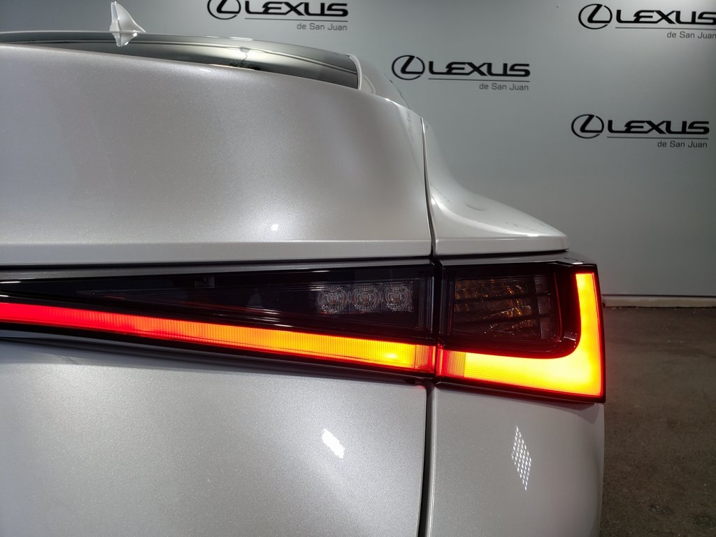 2025 Lexus IS 300 photo 9