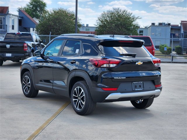 2026 Chevrolet Trailblazer LT photo 3