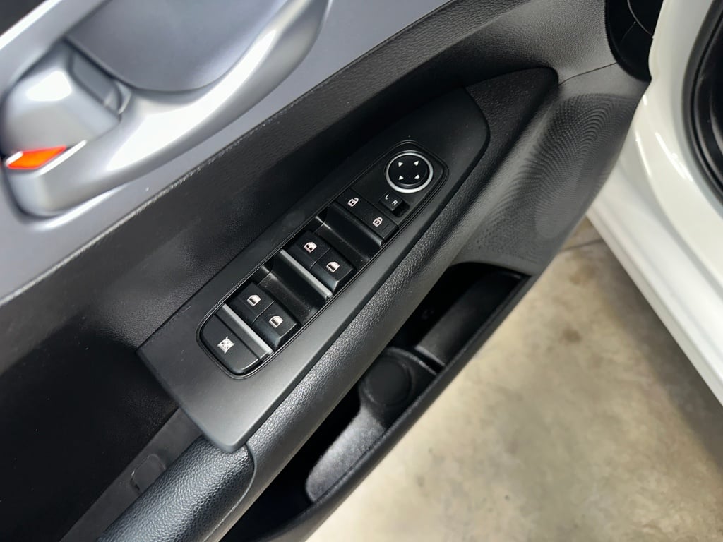 2023 Kia Forte LXS photo 4