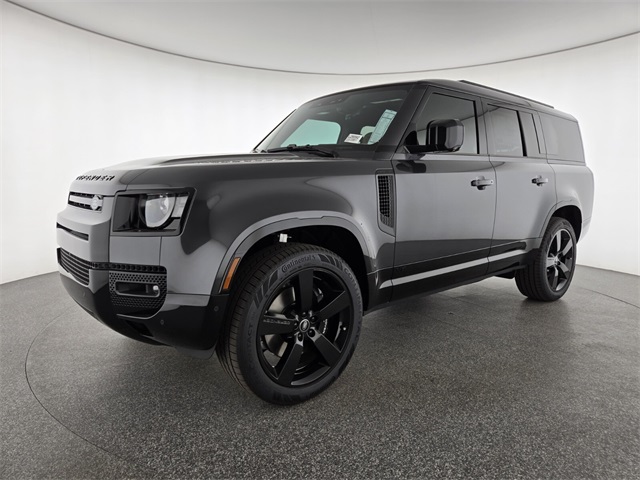 2025 Land Rover Defender V8's photo