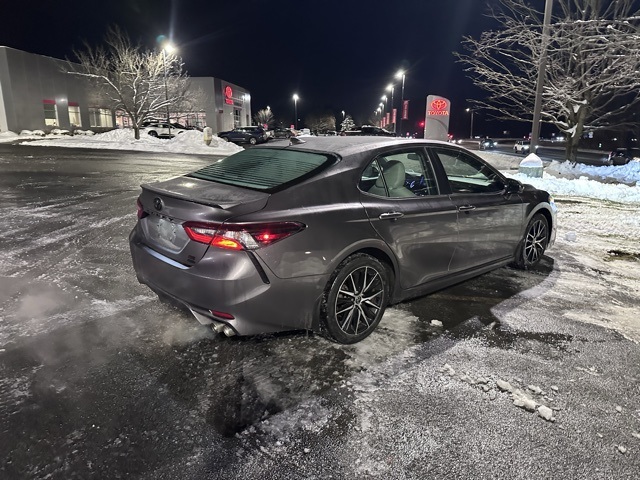 2023 Toyota Camry SE photo 3