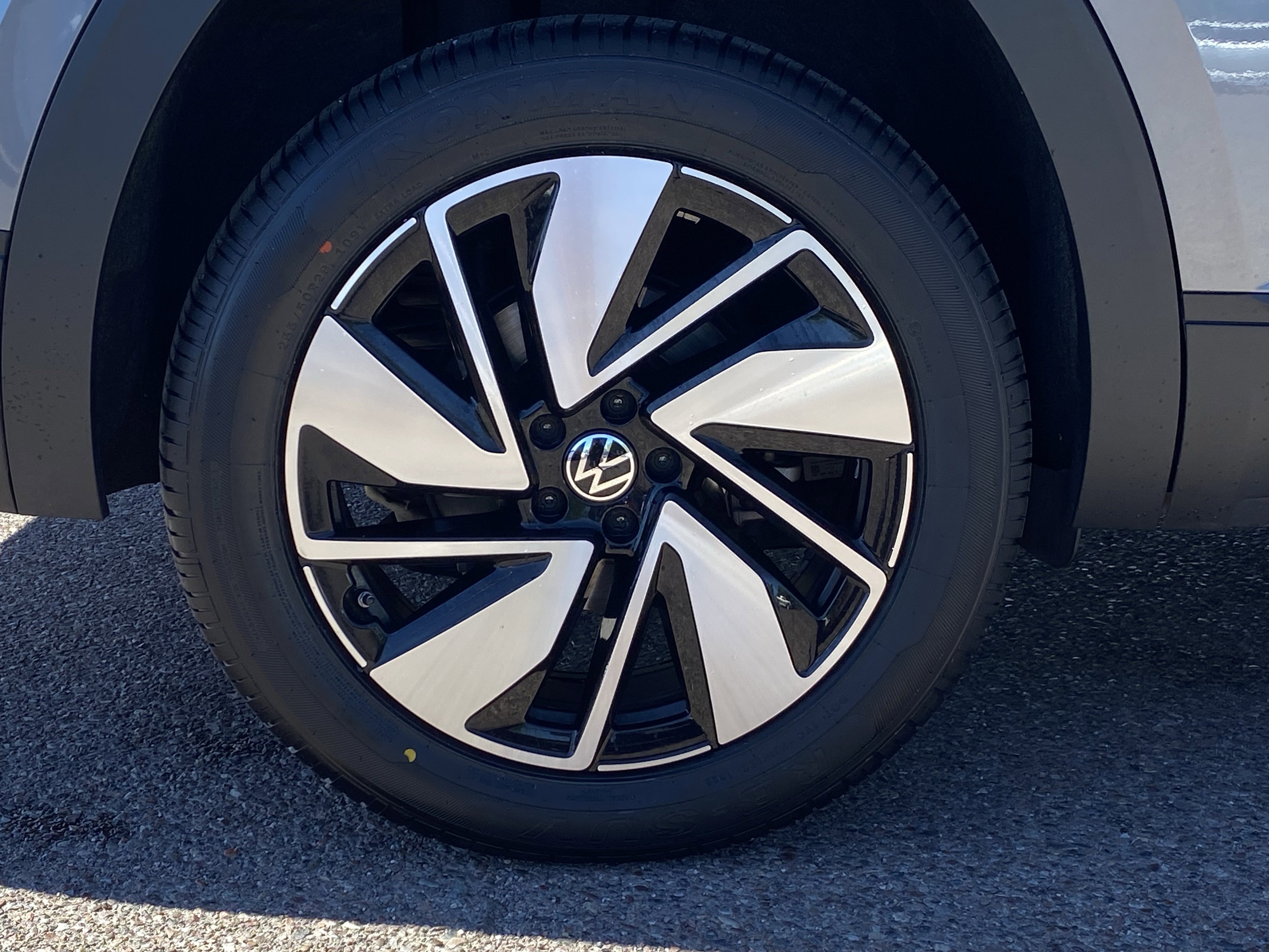 2024 Volkswagen Atlas SE Technology photo 2