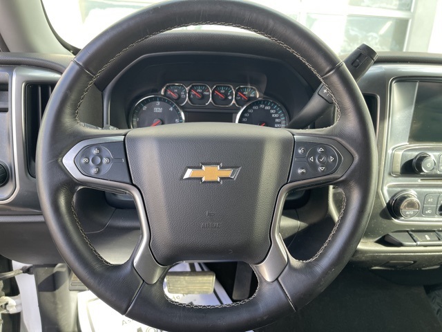 2018 Chevrolet Silverado 1500 LT photo 2