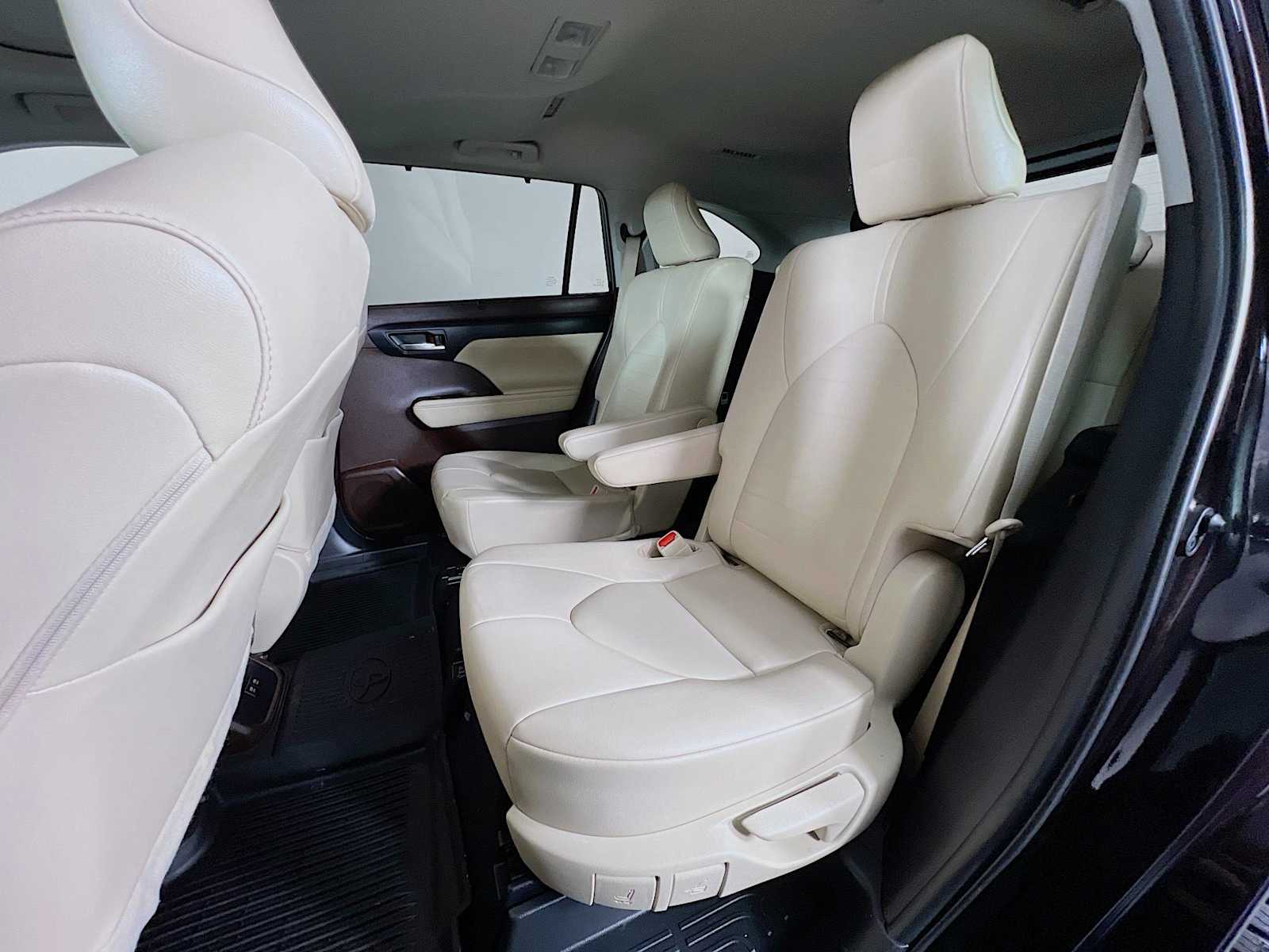 2021 Toyota Highlander XLE photo 17