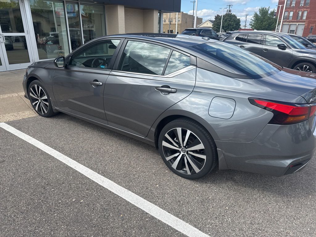 2022 Nissan Altima 2.5 SR photo 13