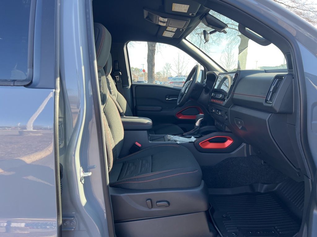 2025 Nissan Frontier Crew Cab PRO-4X photo 16