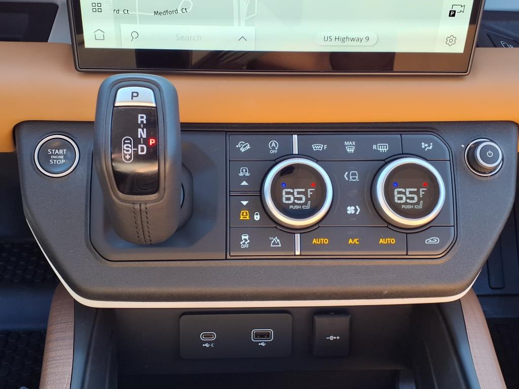 2023 Land Rover Defender 130 First Edition photo 10