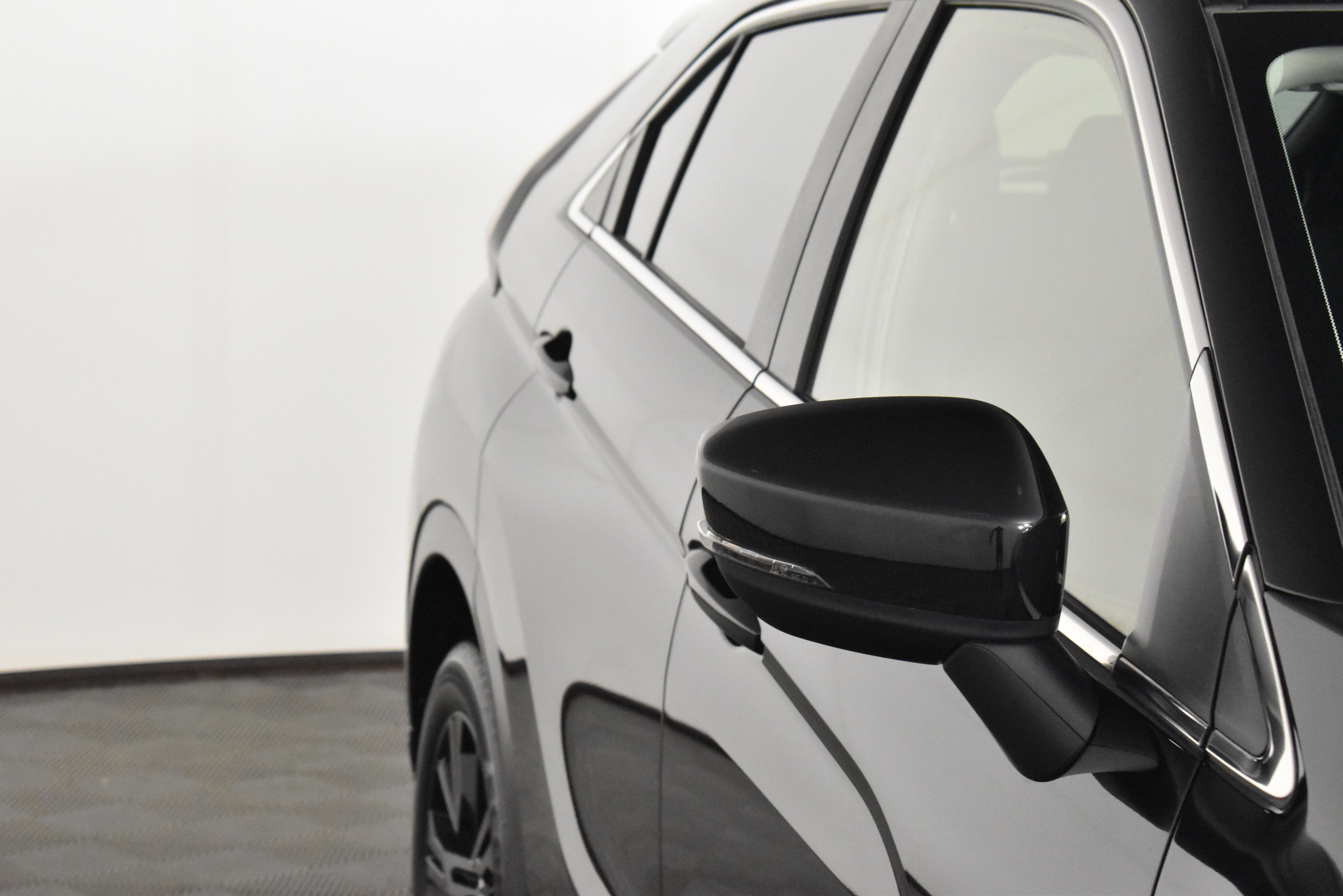 2024 Mitsubishi Eclipse Cross LE Ralliart photo 2