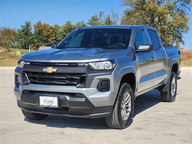 2025 Chevrolet Colorado Work Truck LT photo 2