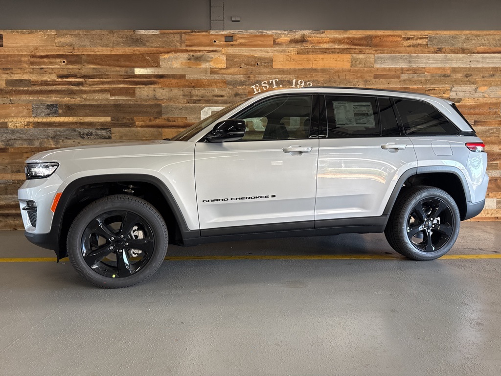 2025 Jeep Grand Cherokee Limited photo 4