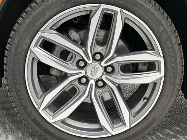 2019 Cadillac XT4 Sport photo 2