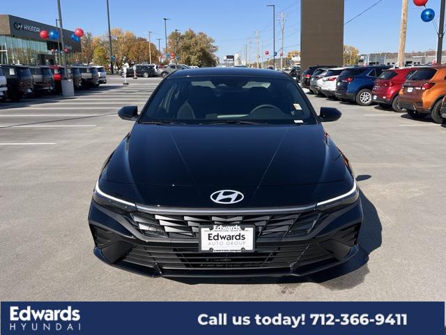 2025 Hyundai Elantra SEL Sport photo 2