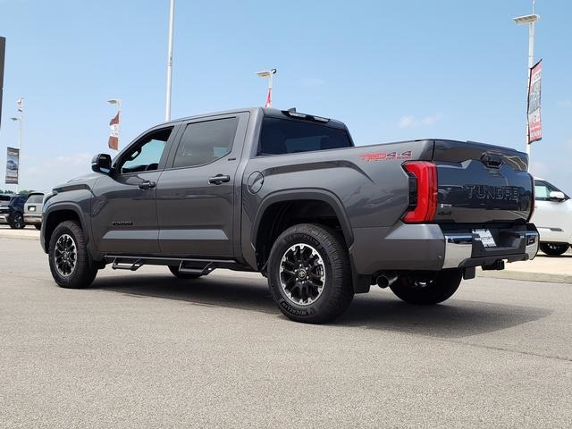 2025 Toyota Tundra SR5 CrewMax photo 8