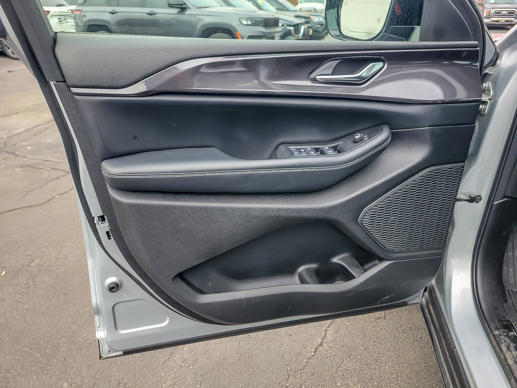 2023 JEEP GRAND CHEROKEE - Image 16