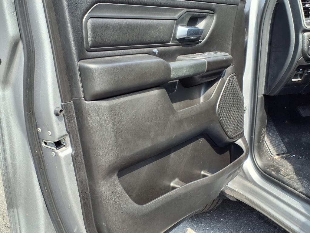 2025 Ram 1500 Tradesman photo 4