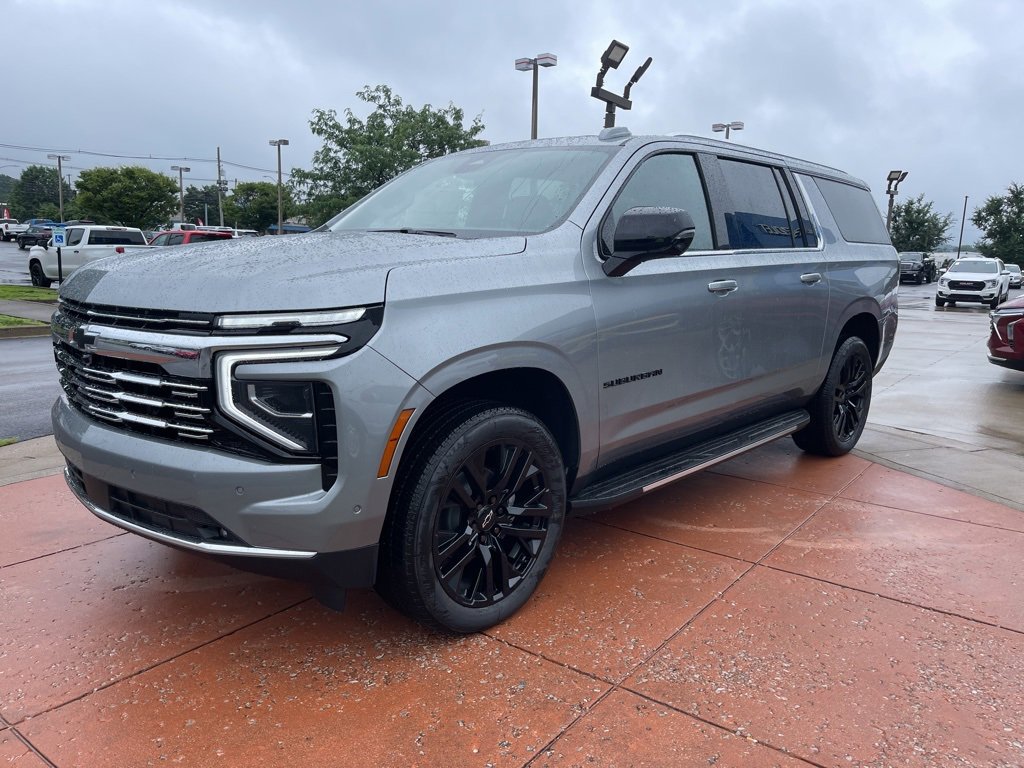 2025 Chevrolet Suburban Premier photo 2