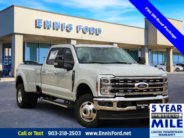 2026 Ford F-350 Super Duty Lariat's photo