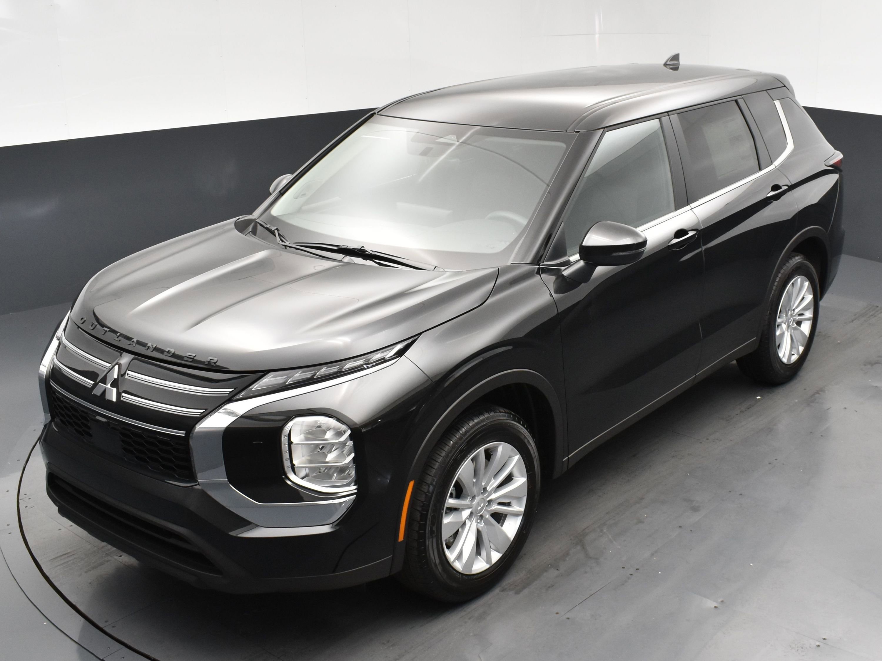 2025 Mitsubishi Outlander ES photo 20