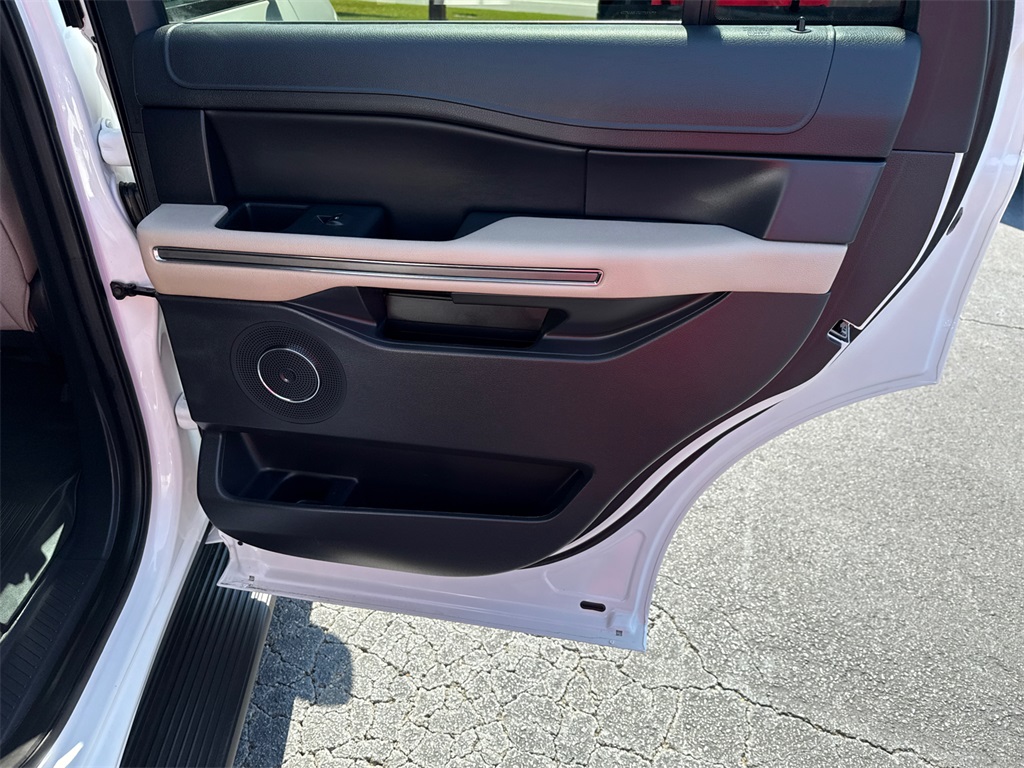 2023 Ford Expedition XLT photo 15