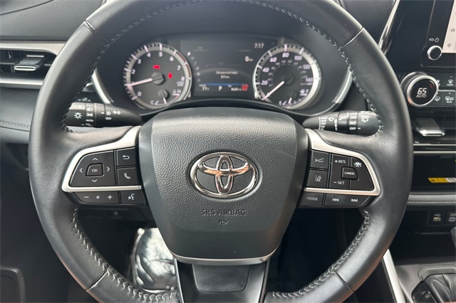 2025 Toyota Highlander XLE photo 22