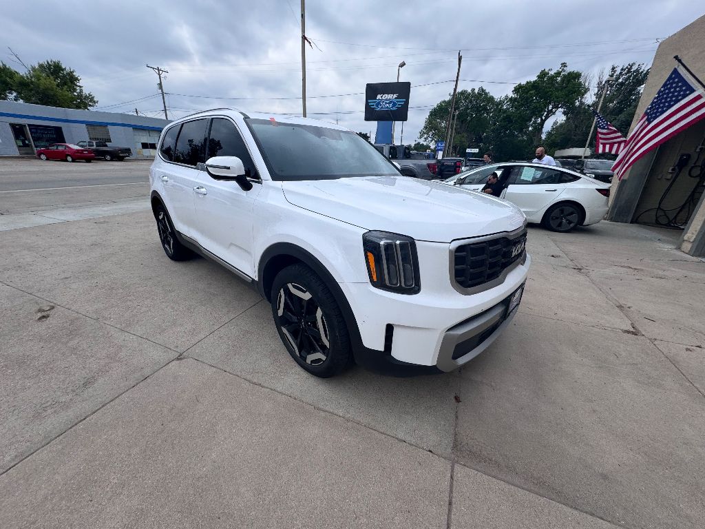 2023 Kia Telluride S photo 3