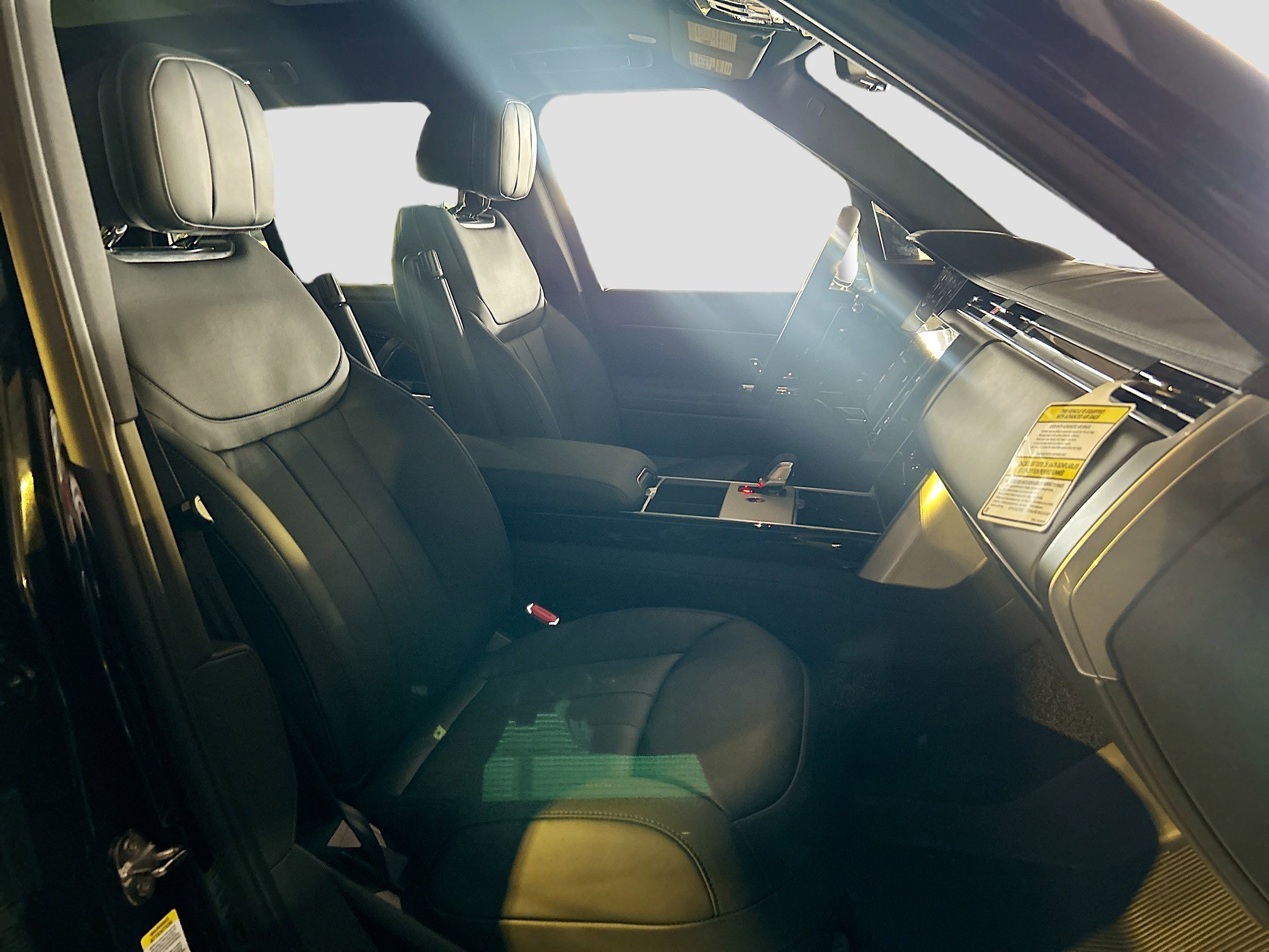 2025 Land Rover Range Rover SE photo 7