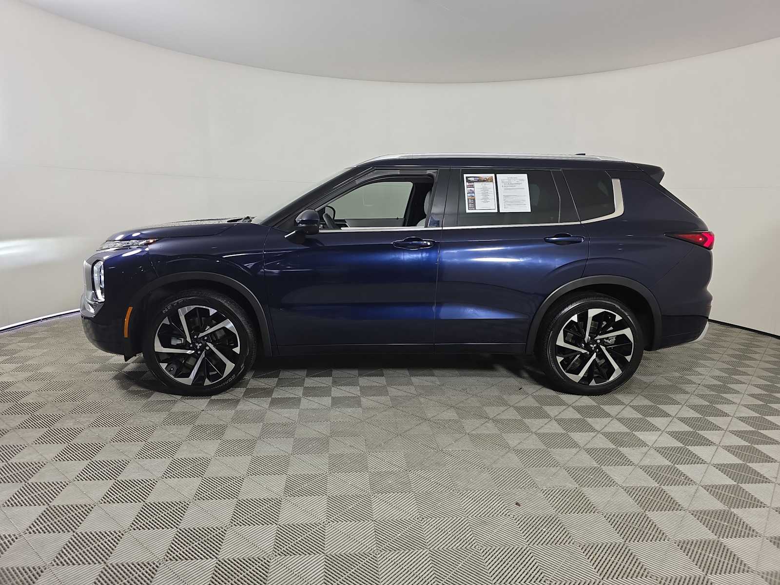 2022 Mitsubishi Outlander SEL photo 3