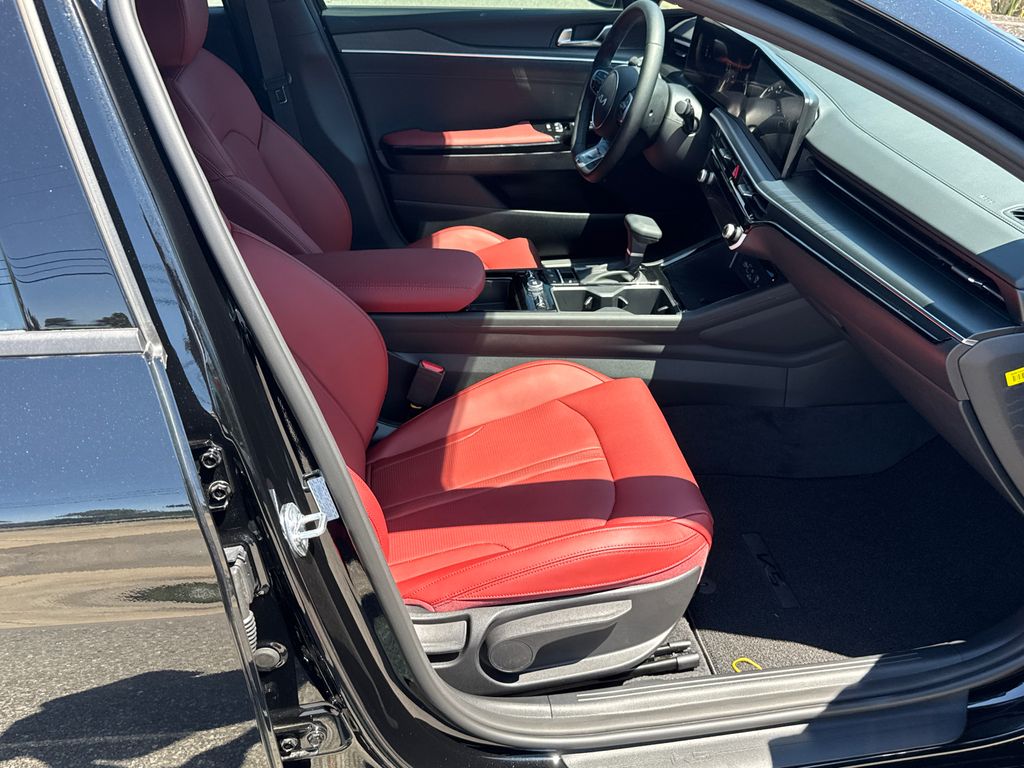 2025 Kia K5 GT-Line photo 13
