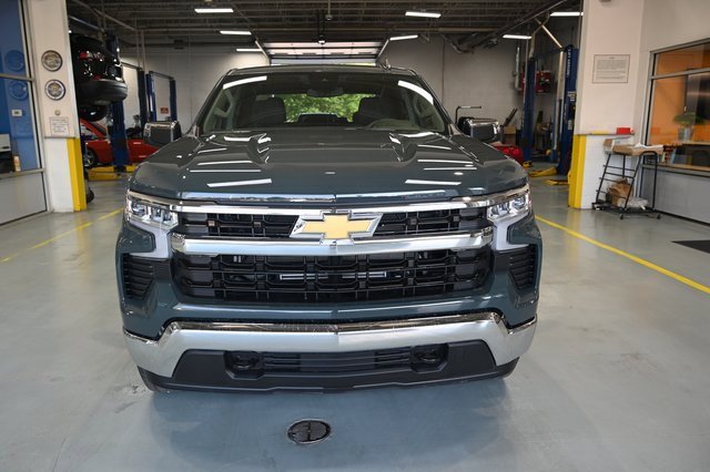 2026 Chevrolet Silverado photo 2