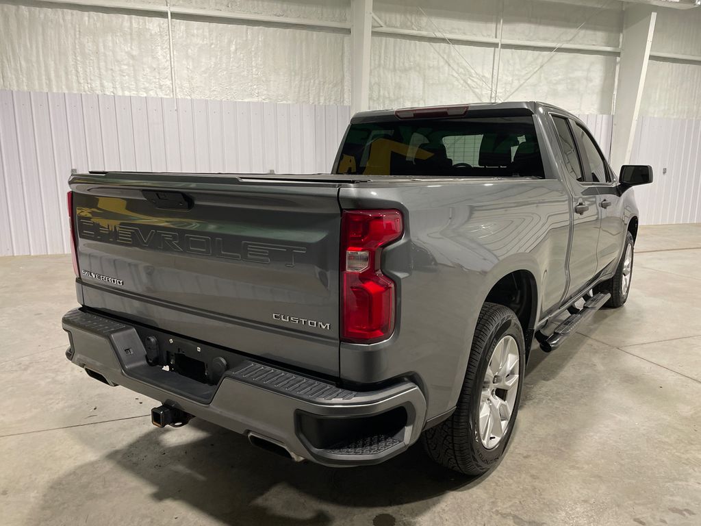 2020 Chevrolet Silverado 1500 Custom photo 3