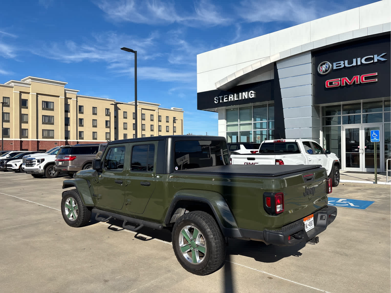 2023 Jeep Gladiator Willys photo 2