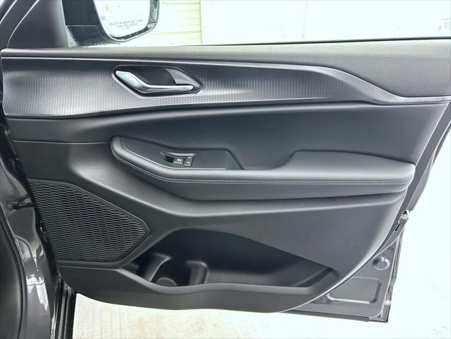 2025 Jeep Grand Cherokee Altitude photo 16