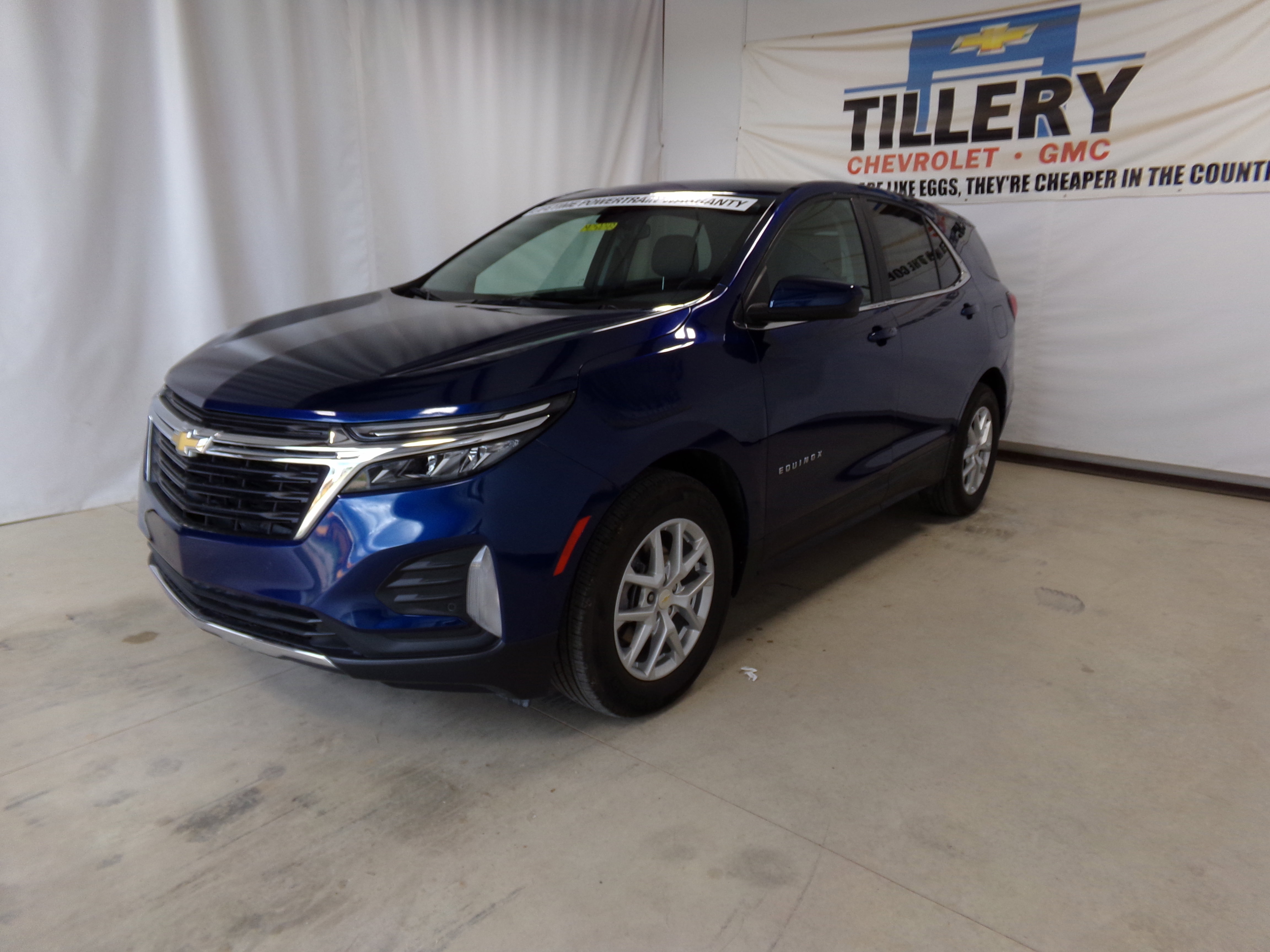 2023 Chevrolet Equinox LT photo 2