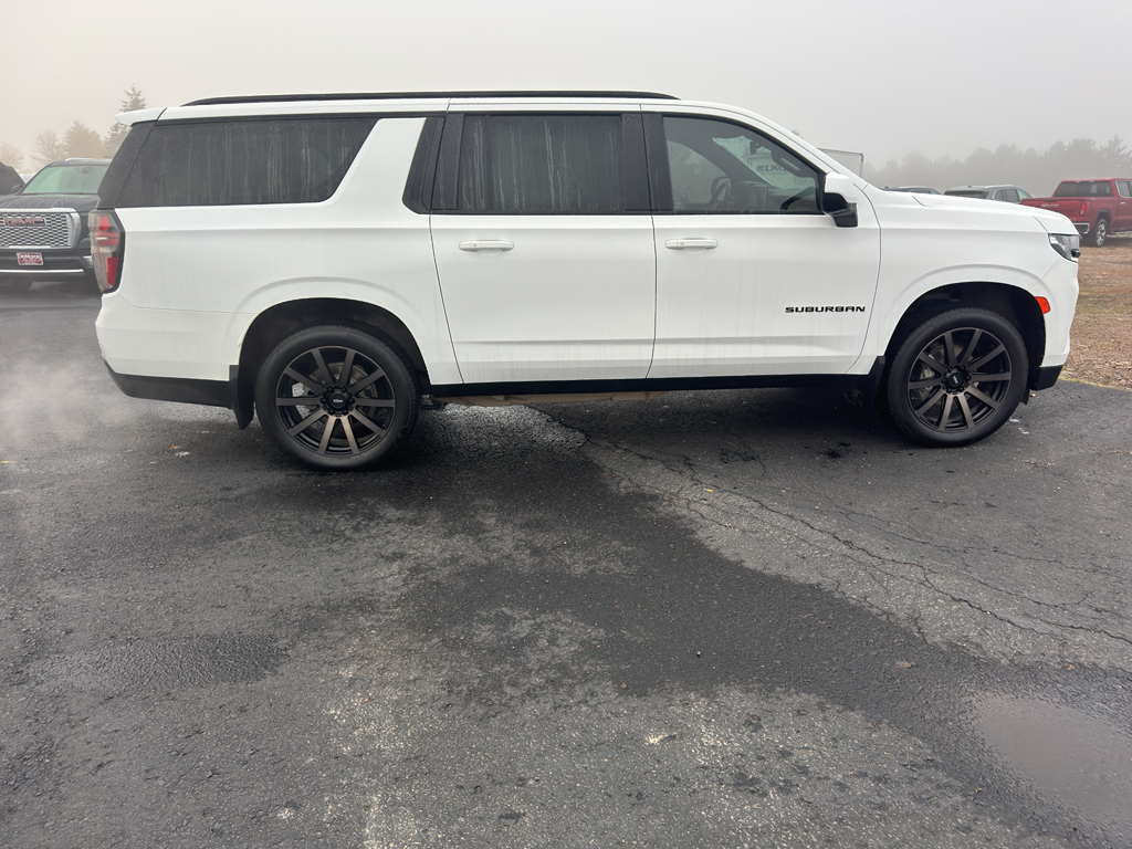 2023 Chevrolet Suburban RST photo 4