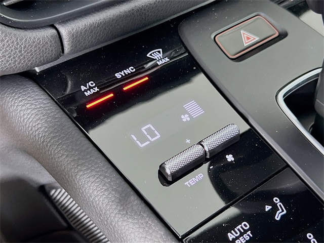 2025 Porsche Macan S photo 17