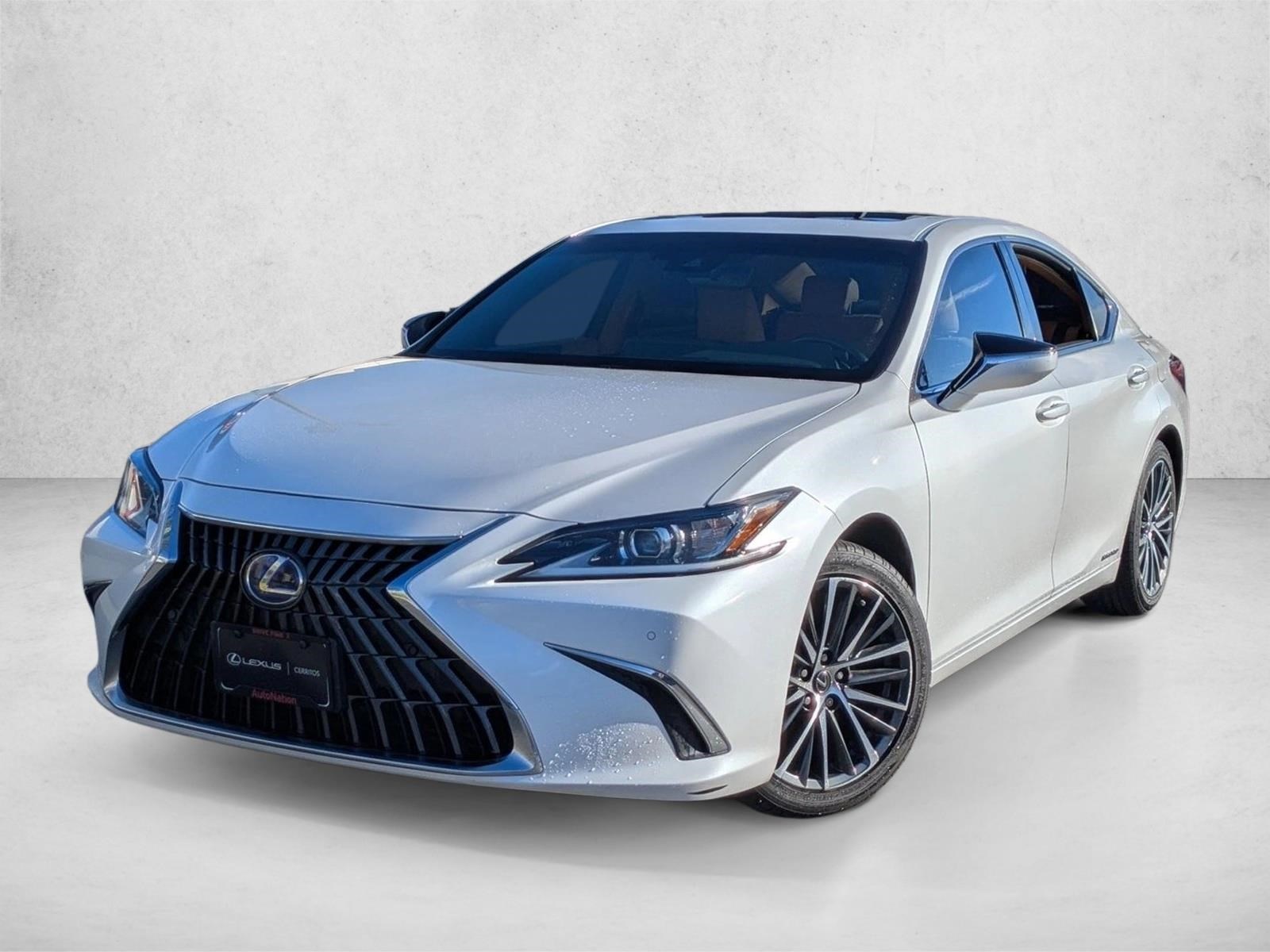 2022 Lexus ES Hybrid 300h's photo