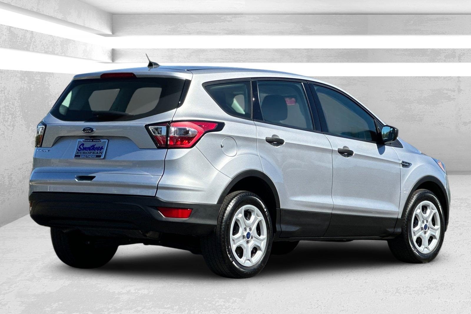 2017 Ford Escape S photo 3