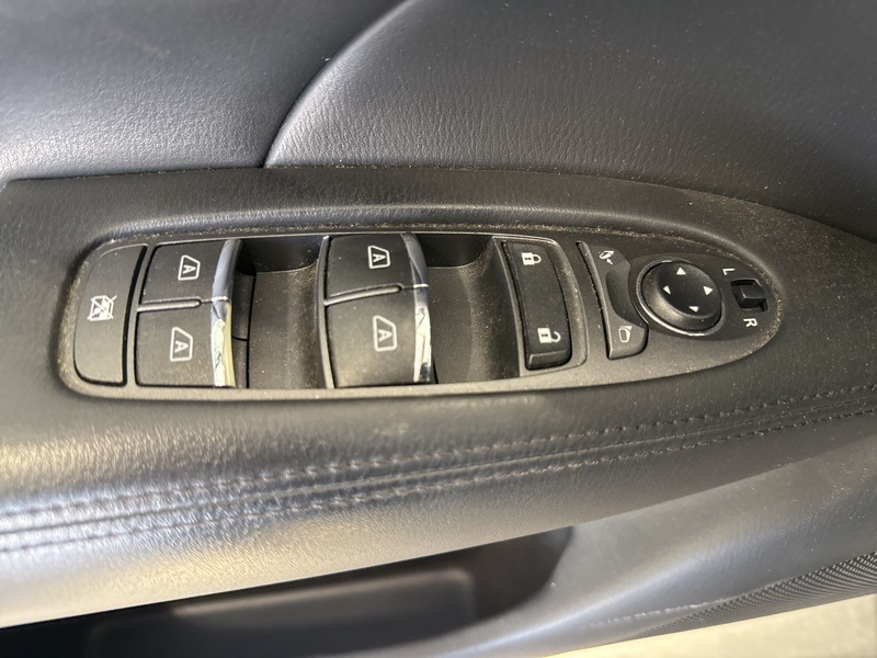 2018 Infiniti Q70 3.7 Luxe photo 18