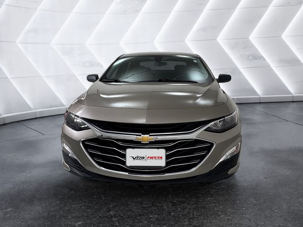 2022 Chevrolet Malibu photo 2