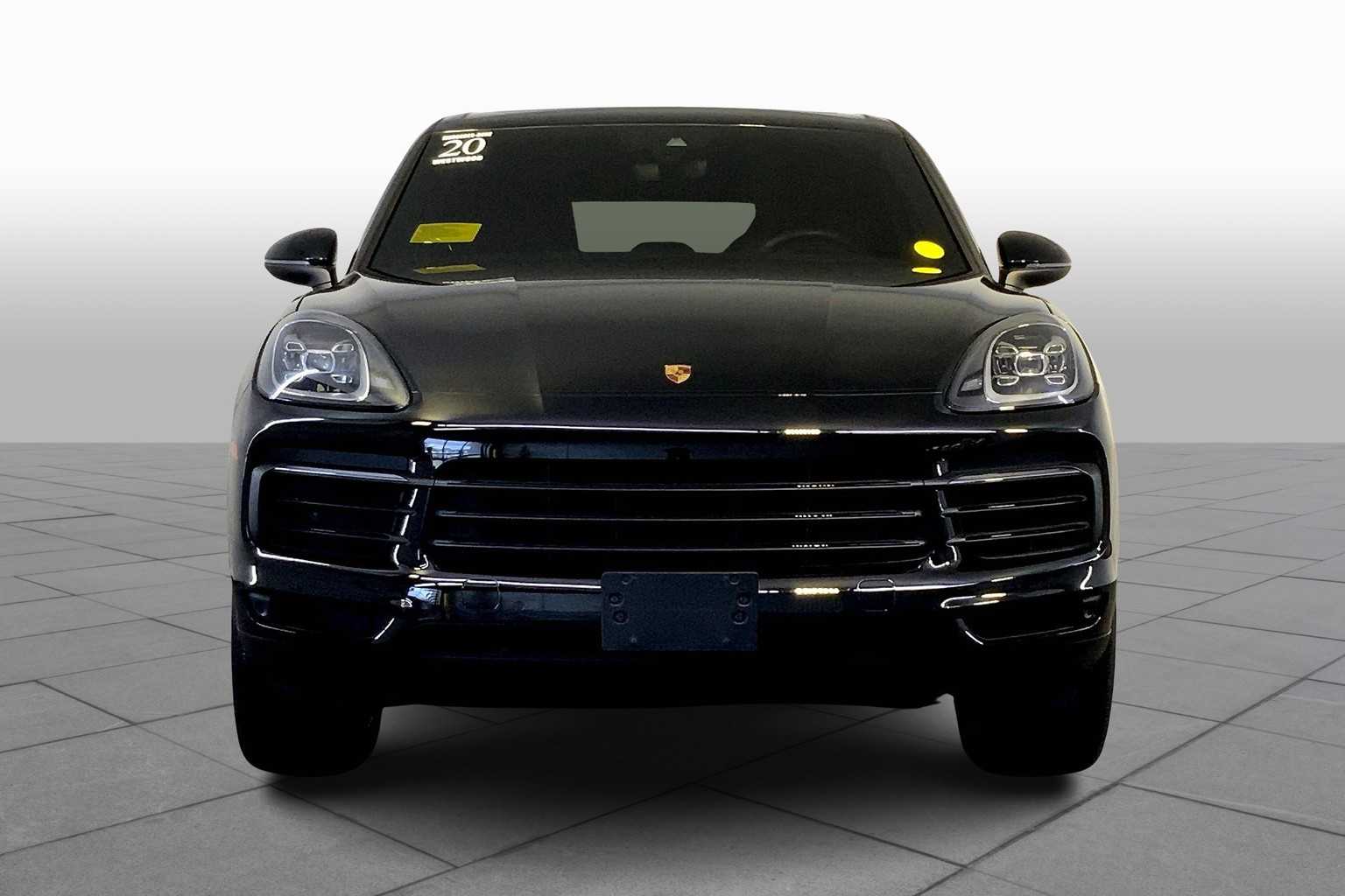 2020 Porsche Cayenne photo 3