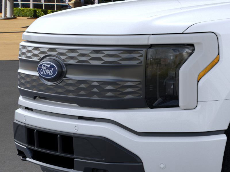 2025 Ford F-150 Lightning Lariat photo 17