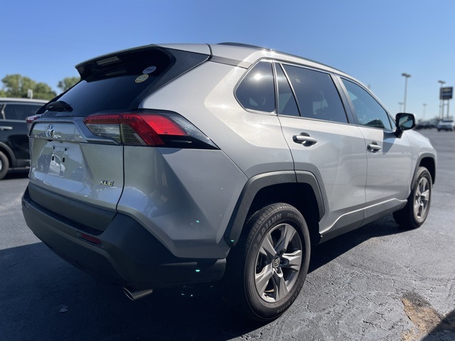 2023 Toyota RAV4 XLE photo 4