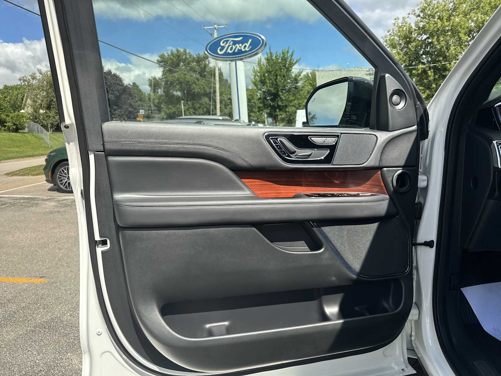 2024 Lincoln Navigator Premiere photo 14