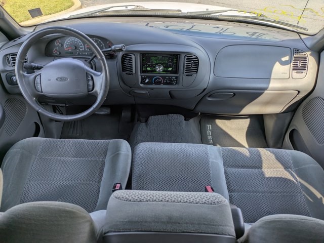 2002 Ford F-150 XLT photo 16