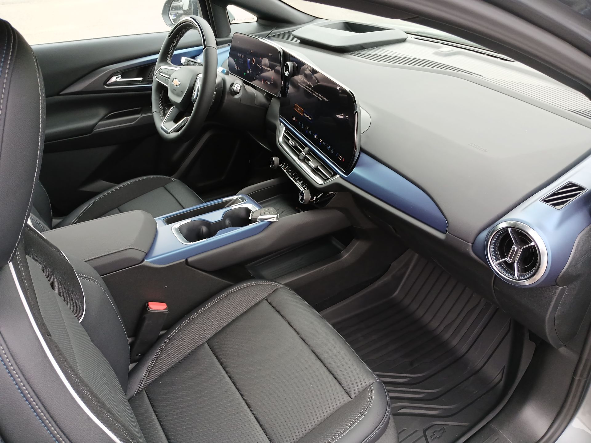 2025 Chevrolet Equinox EV 1LT photo 28