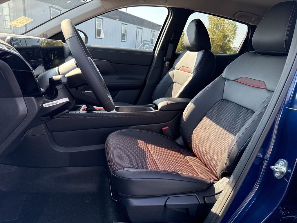 2026 Nissan Kicks SR photo 8