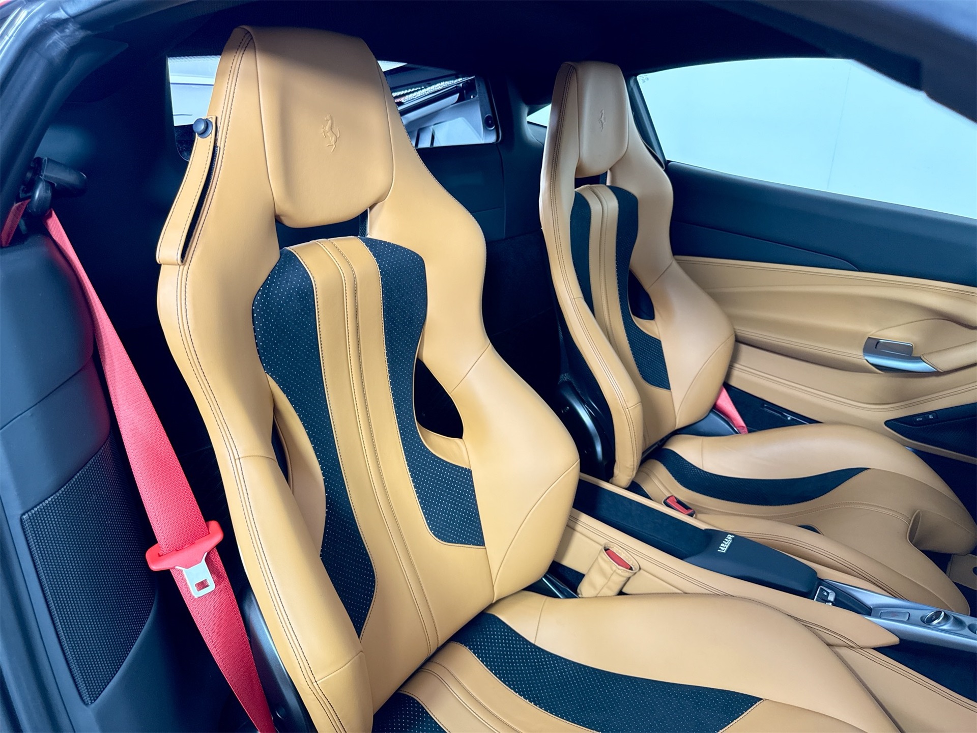 2021 Ferrari F8 Tributo Base photo 22