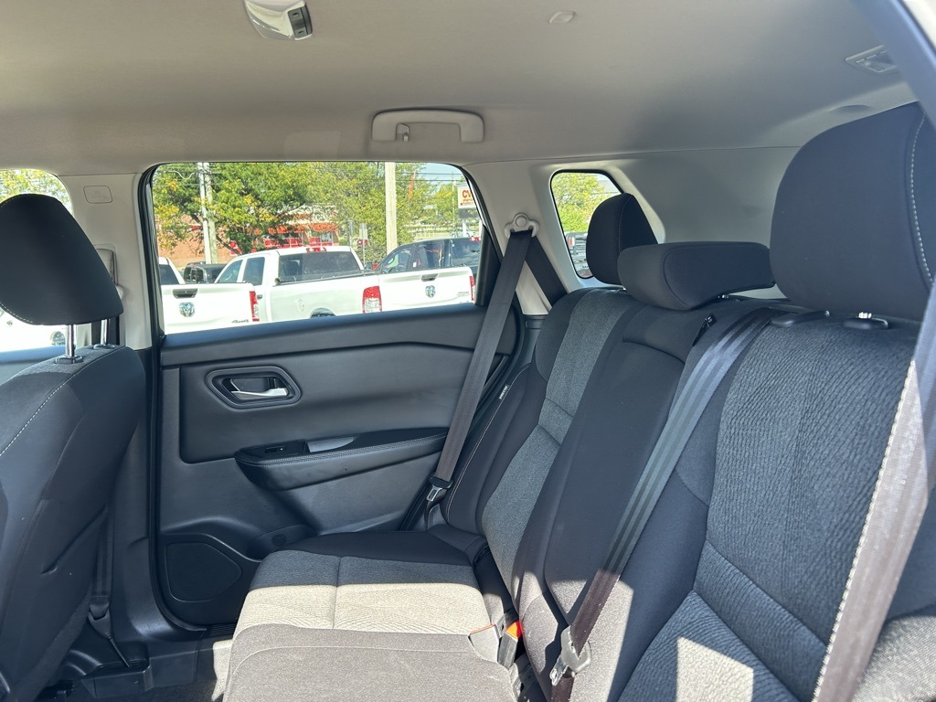 2024 Nissan Rogue SV photo 26
