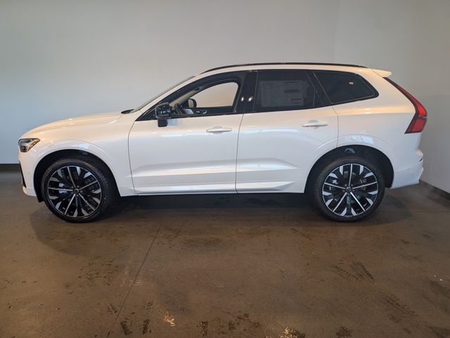 2026 Volvo XC60 B5 photo 3